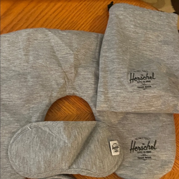Herschel Supply Company Heather Gray travel amenity kit - Picture 5 of 5